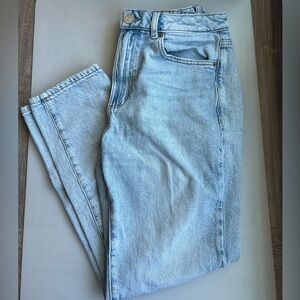 Women’s Garage Light Wash Mom Jeans
